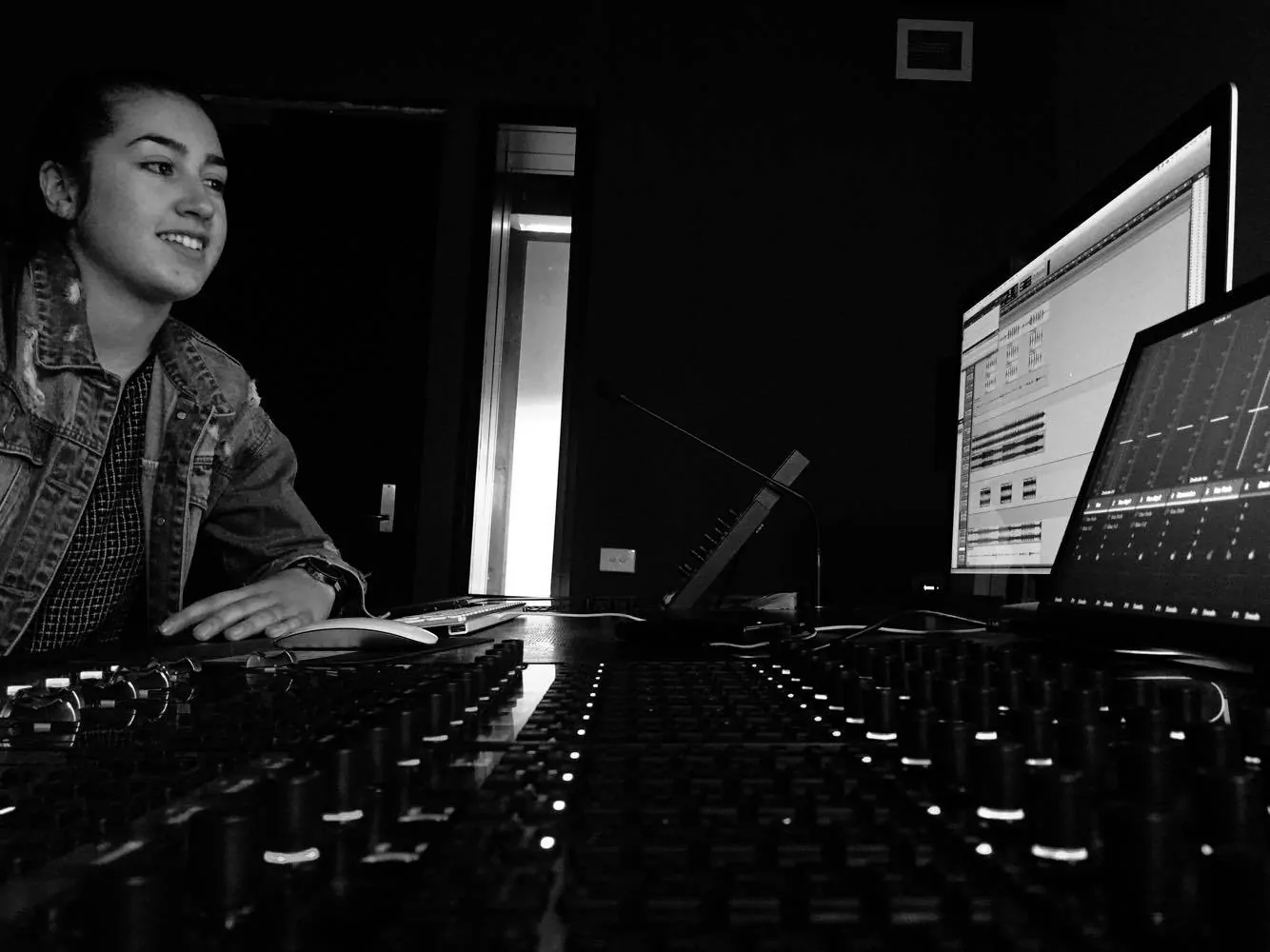 Lauren Dimech console