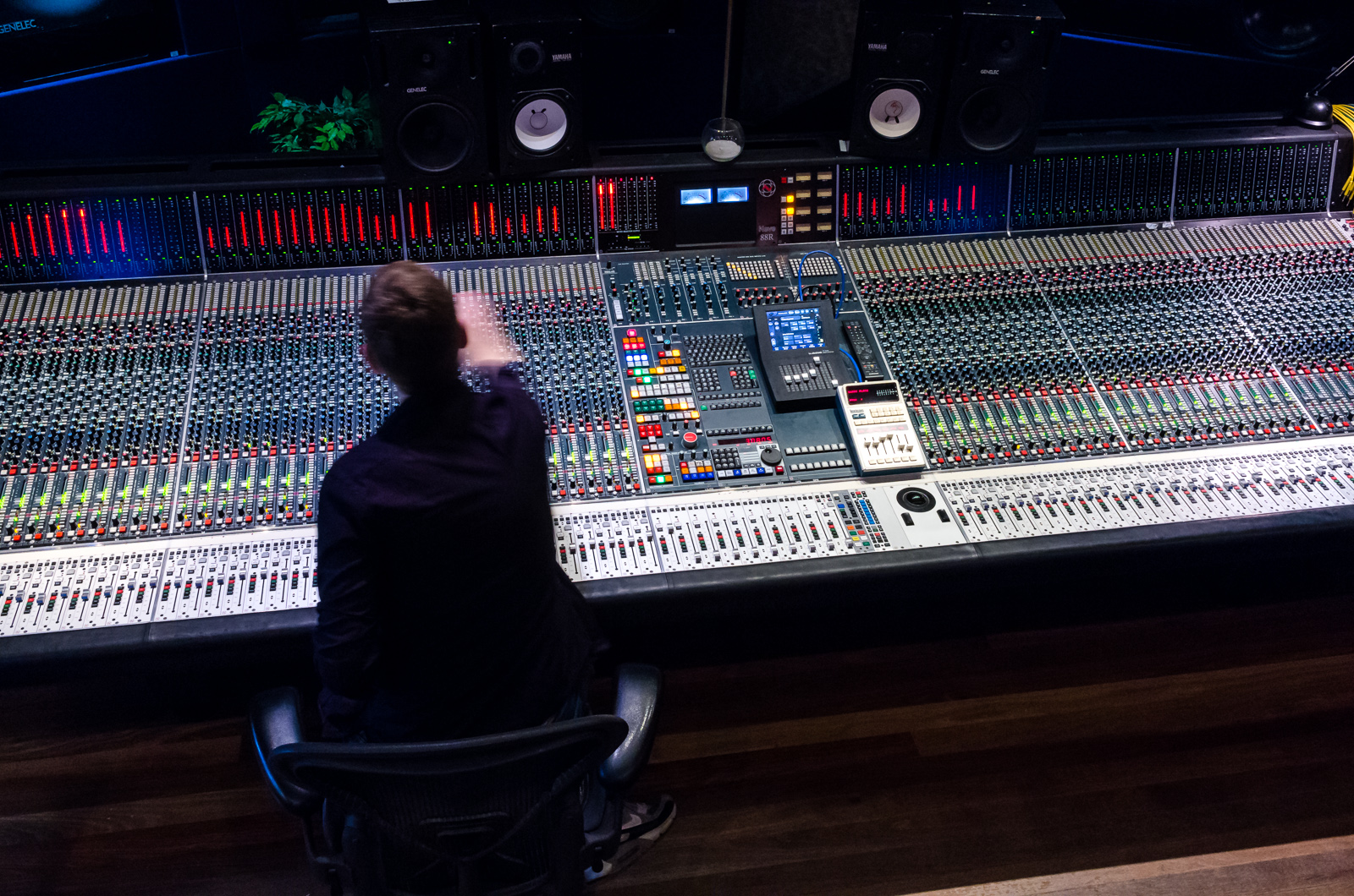 Large Format Mixing Console - Operation & Function used in Music Production